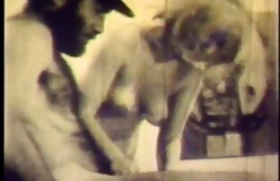 XXX دوست دختر deepthroats یک داستانسکسی خاله دانش آموز با نان بزرگ در الاغ بر روی نیمکت قرمز