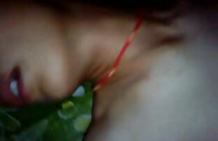 XXX یک خانم بلوند جوان در نزدیکی پیاده رو داستانهای سکسی دختر خاله می دهد کار ضربه به بچه ها و fucks در با آنها
