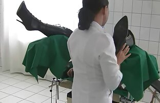 XXX یک دختر با وسیله ارتعاش و نوسان در بیدمشک بمکد سکس با خاله و عمه dildo به