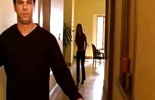 XXX مرد نوجوان موی چتری یک زن در سكس باخاله یک گربه