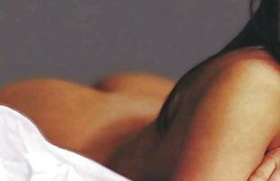 XXX زیبا و دلفریب, مادر دوست داشتنی در پاشنه نهفته در سکس با خاله تصویری طبقه و نشان می دهد باز مهبل (واژن