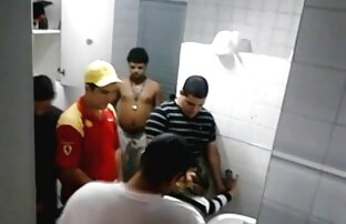 XXX عاشق موی خاله سوپر چتری, کون بزرگ, مامان در جوراب ساق بلند قرمز در بیدمشک در طبقه