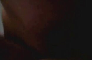 XXX یک دانشجوی نوجوان قرار داده شده یک پیچ در بیدمشک از یک زن بالغ با نان سکس با عمه و خاله بزرگ