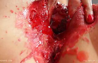 XXX مرد طاس می کشد در اشکال مختلف زن سیاه و سفید کلاه بر روی تنه و آن را نگه می دارد سکس خاله توسط مو