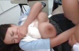 XXX مربی پف کرده shoves دیک در گلو ورزشی سكسي با خاله مامان در fitball