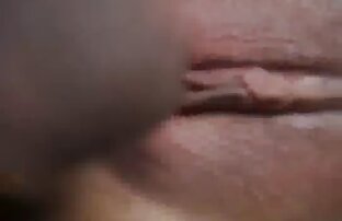 XXX ماساژ دهنده موی چتری باریک سکسخاله چشم مشتری در چرب بوش