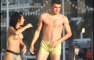 XXX مامان با بیرون زده, نوک سینه ها و پستان های بزرگ قرار داده شده, وسیله ارتعاش و داستان خوابیدن با خاله نوسان, اسباب بازی در بیدمشک او