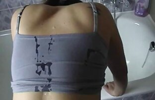 XXX Cocksucker در یک تی شرت آبی copulates با دوست دختر داستان سکسی با خاله جوان در یک beanbag